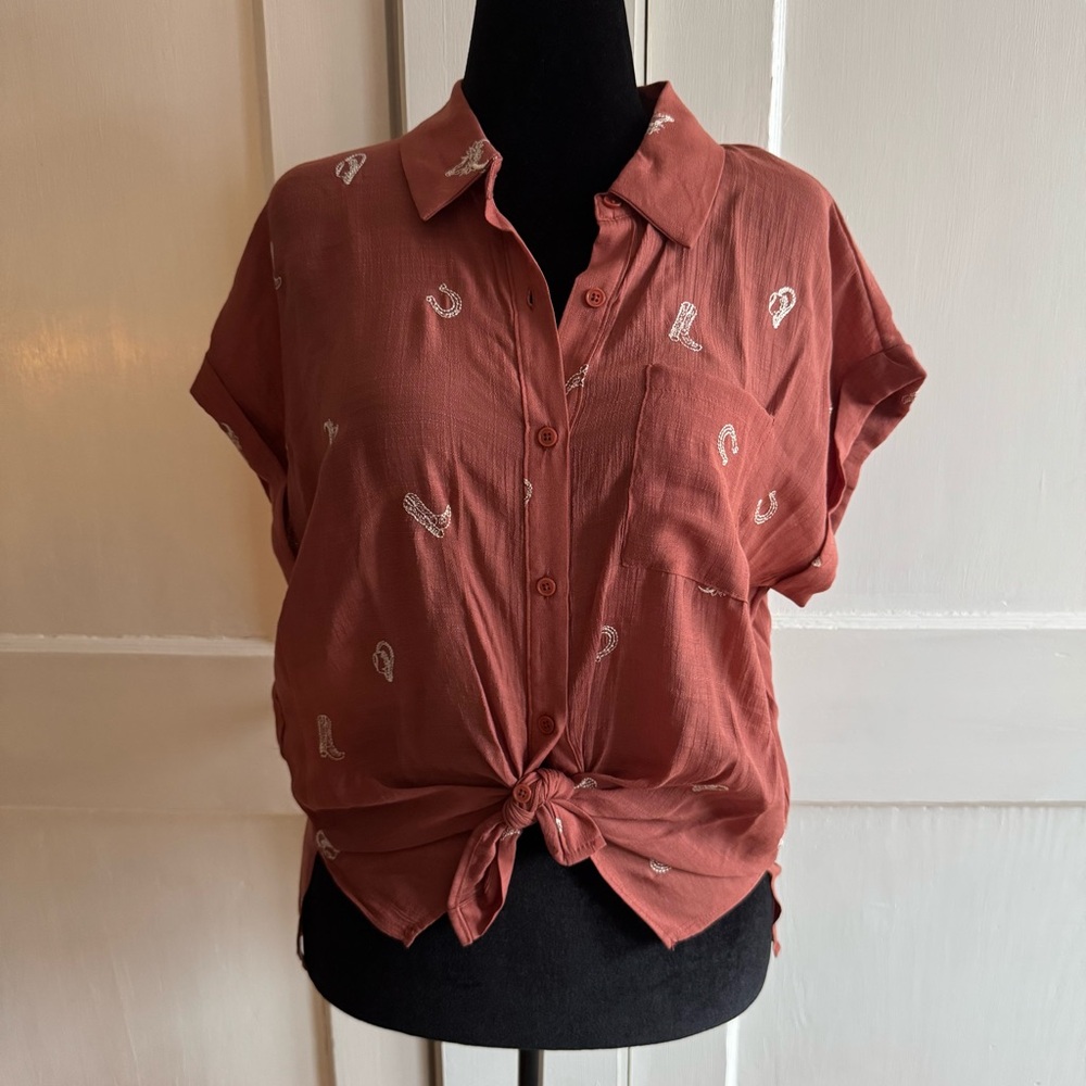 June & Hudson Button-Front Tie Hem Top Cowgirl Accents, Women’s Size L